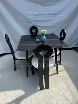 Regal Comfortable Dining Set With Four Wooden Chair