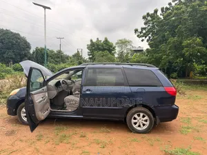 Toyota Sienna 2006 Blue