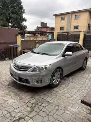 Toyota Corolla LE 4dr Sedan (1.8L 4cyl 4A) 2012 Silver