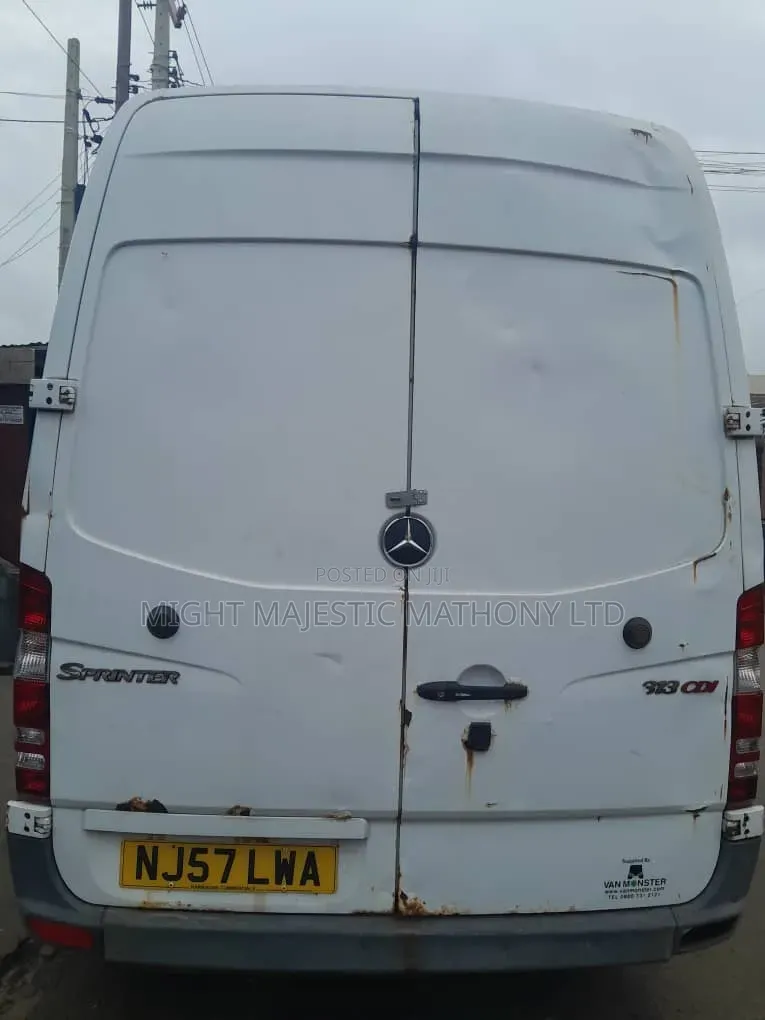 Mercedes-Benz Sprinter 2005 White