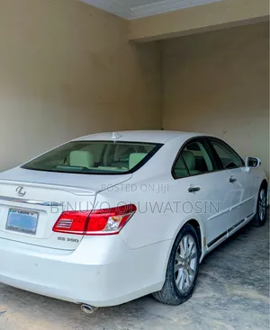 Lexus ES 2012 White