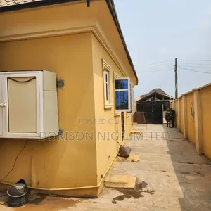 6bdrm Bungalow in Obafemi-Owode for sale