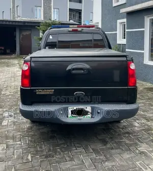 Ford Sport Trac 2005 Black