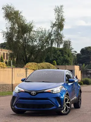 Toyota C-HR XLE FWD 2020 Blue