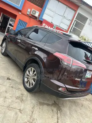 Toyota RAV4 Limited AWD (2.5L 4cyl 6A) 2016