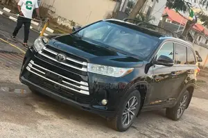 Toyota Highlander XLE 4x4 V6 (3.5L 6cyl 8A) 2017 Black