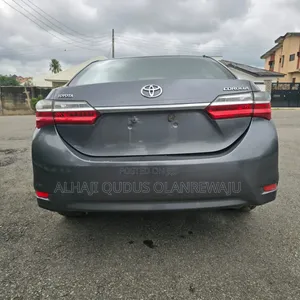 Toyota Corolla LE Eco (1.8L 4cyl 2A) 2018 Matt Black