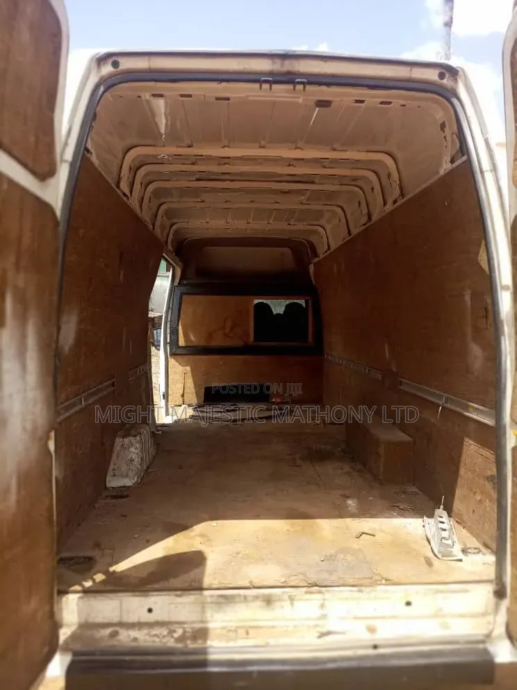 Mercedes-Benz Sprinter 2005 White