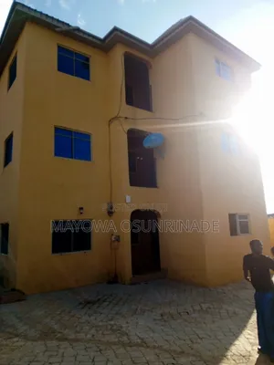 2bdrm Apartment in Ologuneru for rent