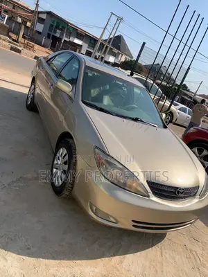 Toyota Camry SE V6 4dr Sedan (3.3L 6cyl 5A) 2006 Gold