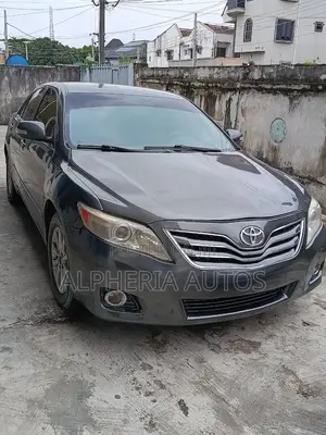 Toyota Camry XLE V6 4dr Sedan (3.5L 6cyl 6A) 2011 Gray