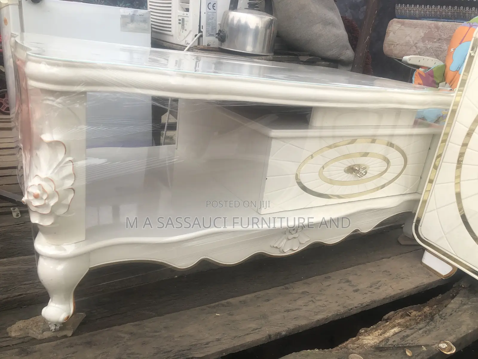 Royal Center Table