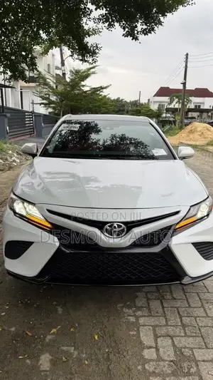Toyota Camry XSE (2.5L 4cyl 8A) 2019 White