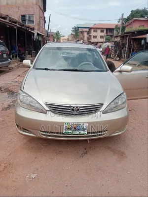 Toyota Camry LE 4dr Sedan (2.4L 4cyl 4A) 2004 Gold