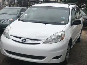 Toyota Sienna LE FWD 2006 White