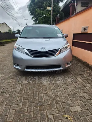 Toyota Sienna 2014 Silver