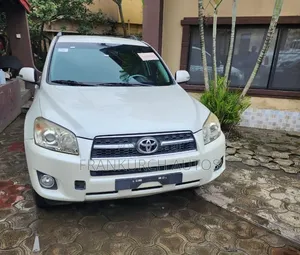 Toyota RAV4 2010 White