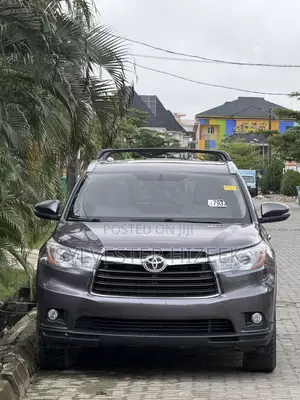 Toyota Highlander XLE V6 4x4 (3.5L 6cyl 6A) 2016 Gray