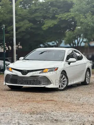 Toyota Camry 2018 White