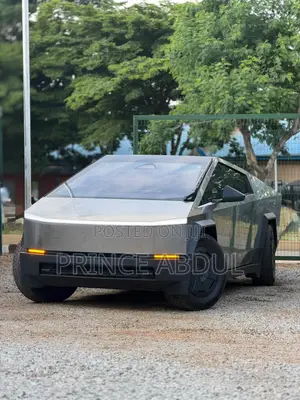 Tesla Cybertruck Cyberbeast 2025 Gray