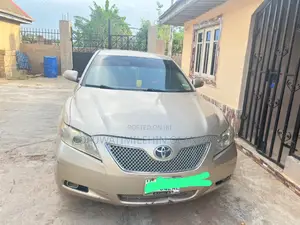 Toyota Camry XLE 4dr Sedan (2.4 4cyl 5A) 2008 Gold