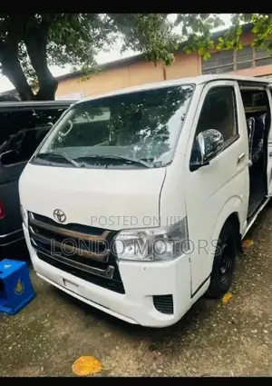 Toyota HiAce 2014 White