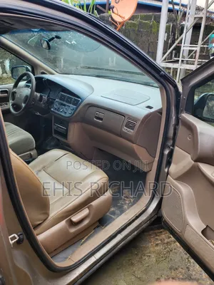 Toyota Sienna 2000 Gold
