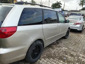 Toyota Sienna 2005 Gold