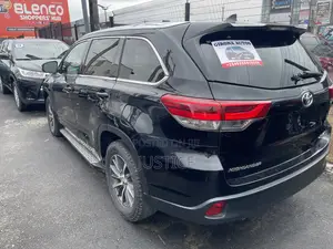 Toyota Highlander XLE 4x4 V6 (3.5L 6cyl 8A) 2018 Black