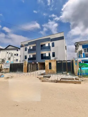 4bdrm Duplex in Yaba for sale