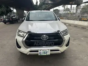 Toyota Hilux Revo Double Cab Petrol 2.7 RWD 2021 White