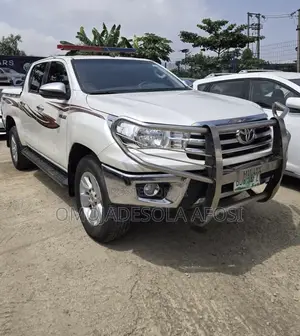 Toyota Hilux SR5 4x4 2018 White