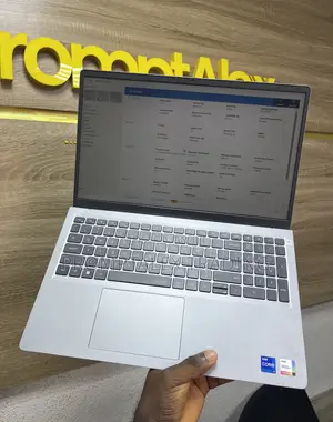 Laptop Dell Vostro 3520 16GB Intel Core i7 SSD 512GB