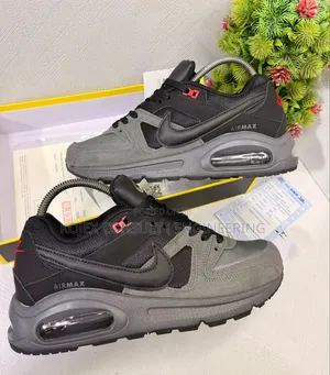 *Nike Air Max Muse