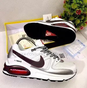 *Nike Air Max Muse
