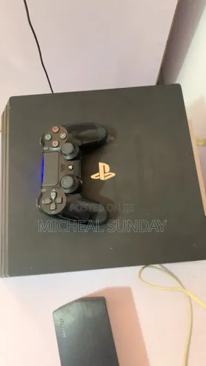 Playstation 4 PRO Console