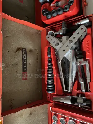 Facom U.103 Engineering Puller Set