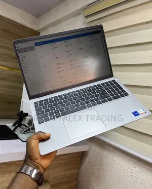 Laptop Dell Vostro 15 3530 16GB Intel Core i7 SSD 512GB