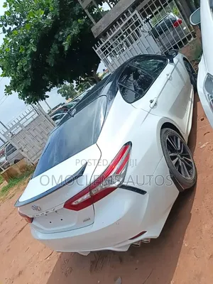 Toyota Camry 2018 White