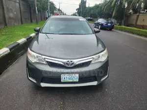 Toyota Camry LE 4dr Sedan (2.5L 4cyl 6A) 2013 Green