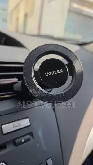 Ugreen Magnetic Car Phone Holder.