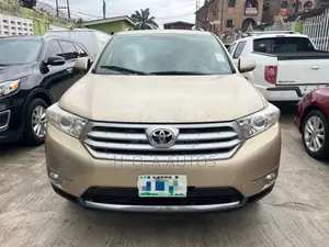 Toyota Highlander Limited 2011 Gold