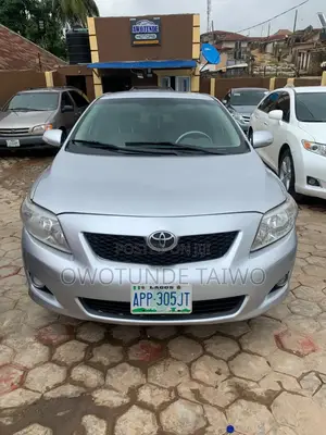 Toyota Corolla 2010 Silver