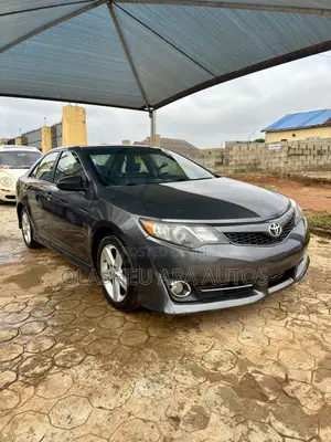 Toyota Camry SE 4dr Sedan (2.5L 4cyl 6A) 2013 Gray