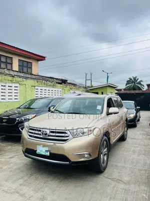 Toyota Highlander 2011 Gold