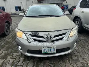 Toyota Corolla LE 4dr Sedan (1.8L 4cyl 4A) 2012 Silver