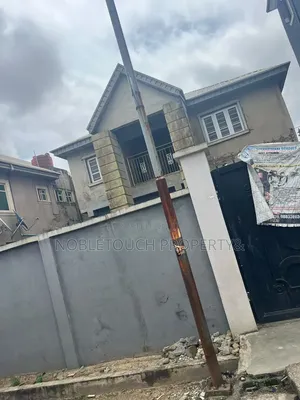3bdrm Block of Flats in Surulere Lagos, Adelabu for sale