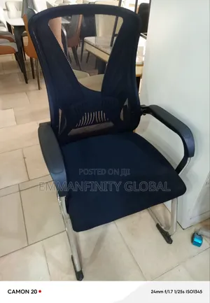 Matrix Mesh Visitors Chair With Armrest.