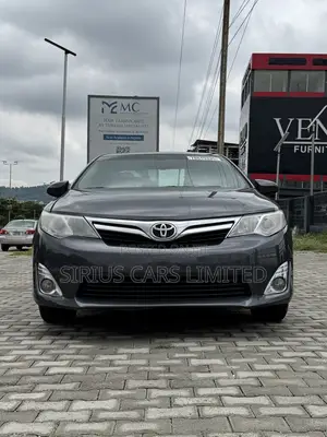Toyota Camry XLE 4dr Sedan (2.5L 4cyl 6A) 2012 Gray