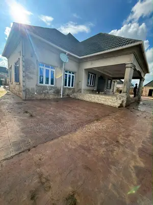 5bdrm Bungalow in Akobo for sale